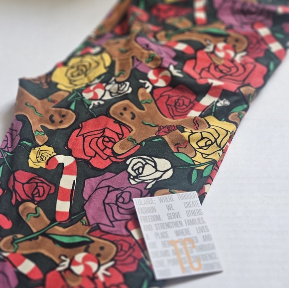 LuLaRoe Leggings - TC - Vintage Seasonal Christmas - Buttery Soft - Warm - Picture 1 of 1
